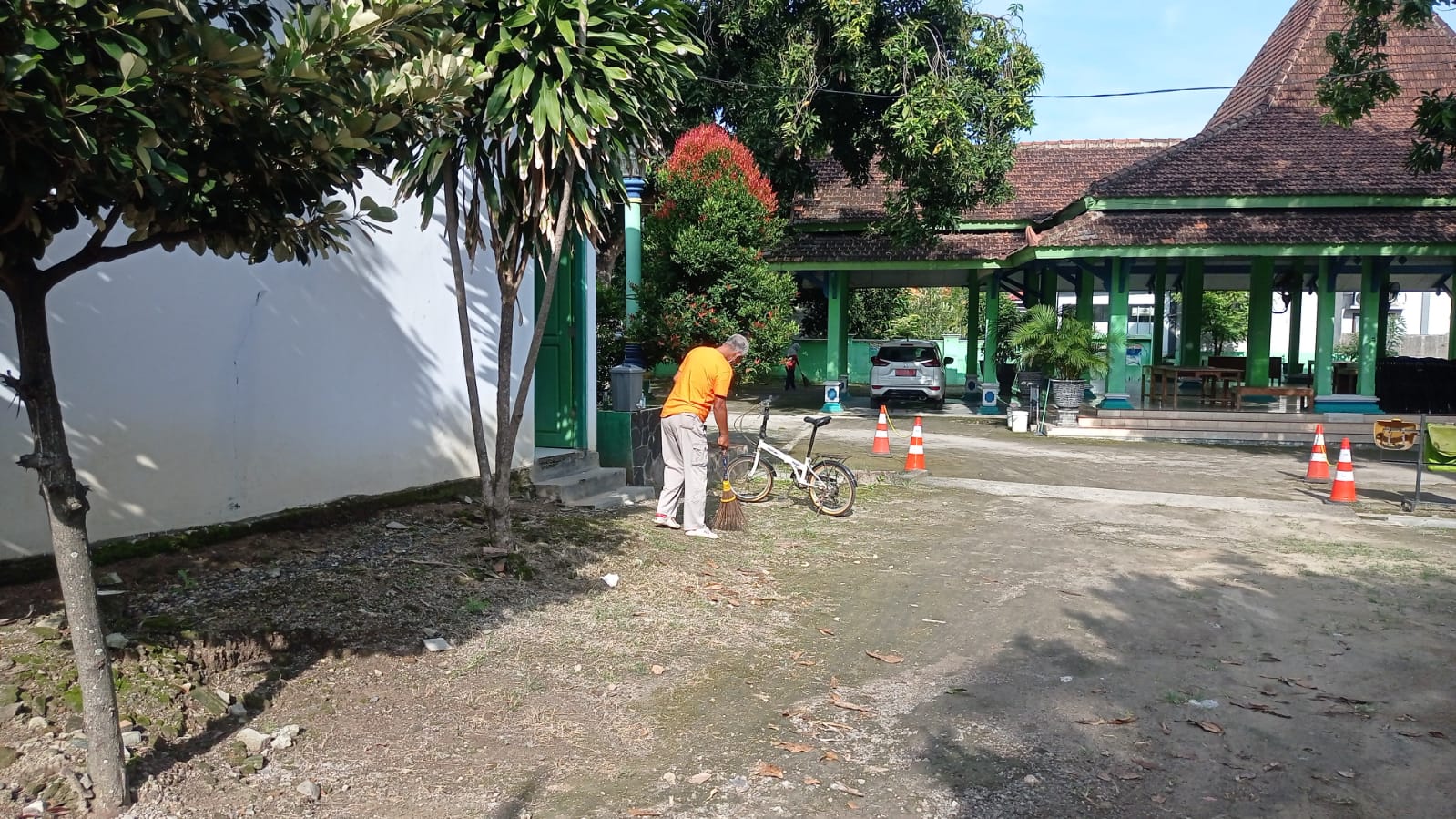 Jum'at, 11 Maret 2022, Kegiatan Jum'at Bersih.