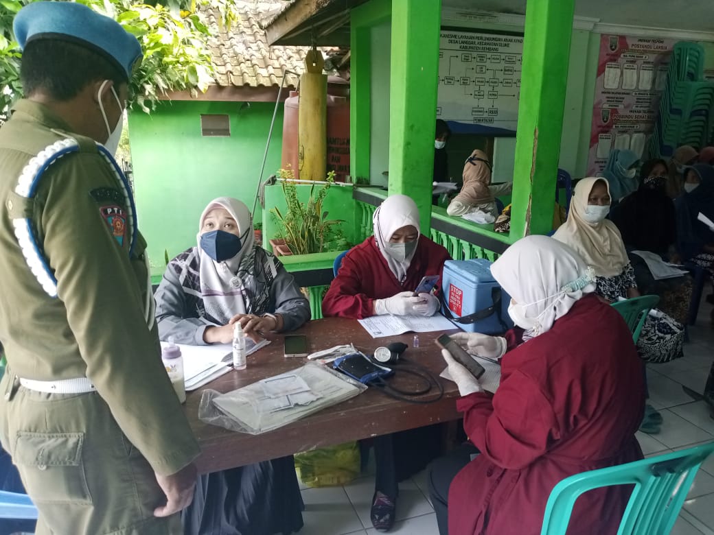 Monitoring Vaksinasi dan Penyaluran BLT DD Serta Prnandatanganan Mou