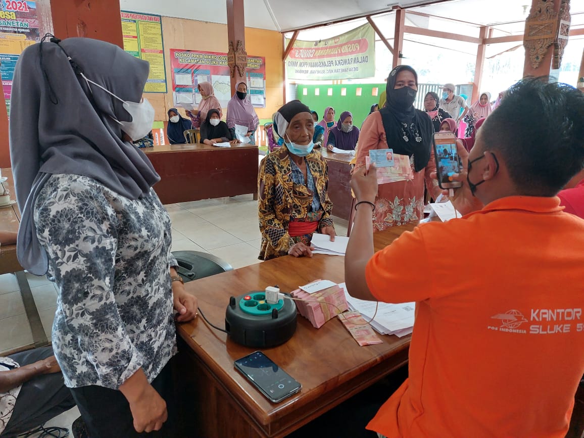 Kegiatan penyaluran bantuan sembako (BPNT) untuk bulan Januari, Februari, dan Maret Tahun 2022 di 5 Desa.