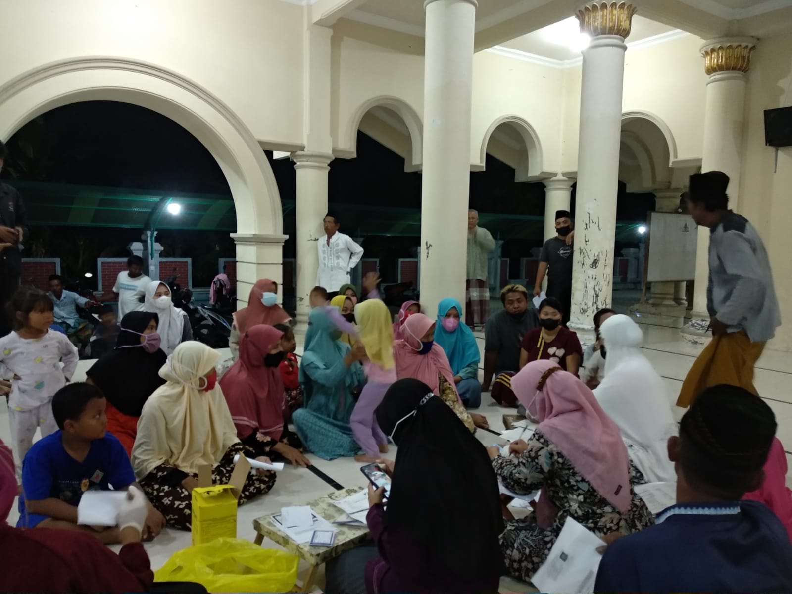 Penyerahan BLT DD Desa Pangkalan dan Gebyar Vaksinasi di Desa Labuhan Kidul serta Desa Leran