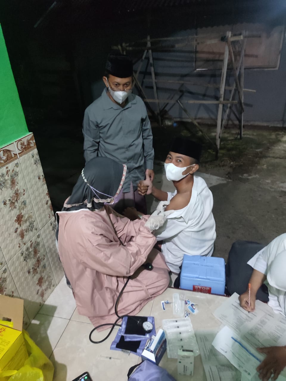 Kegiatan Monitoring Vaksinasi di Desa Jurangjero dan Desa Bendo, Kali ini kegiatan vaksinasi diadakan malam hari setelah Sholat Tarawih