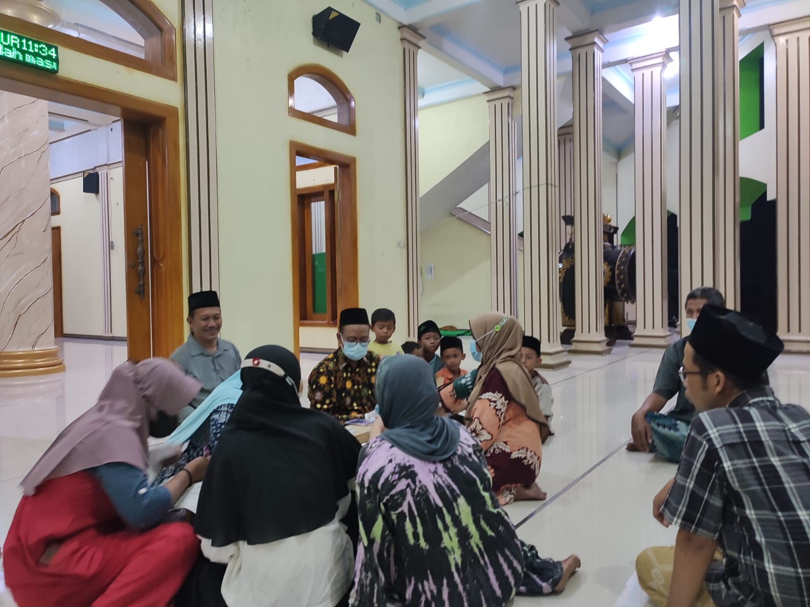 Kamis, 7 April 2022 Kegiatan Monitoring Vaksinasi Dosis 1-3 di Desa Jatisari dan Desa Trahan Malam Hari di Bulan Ramadhan
