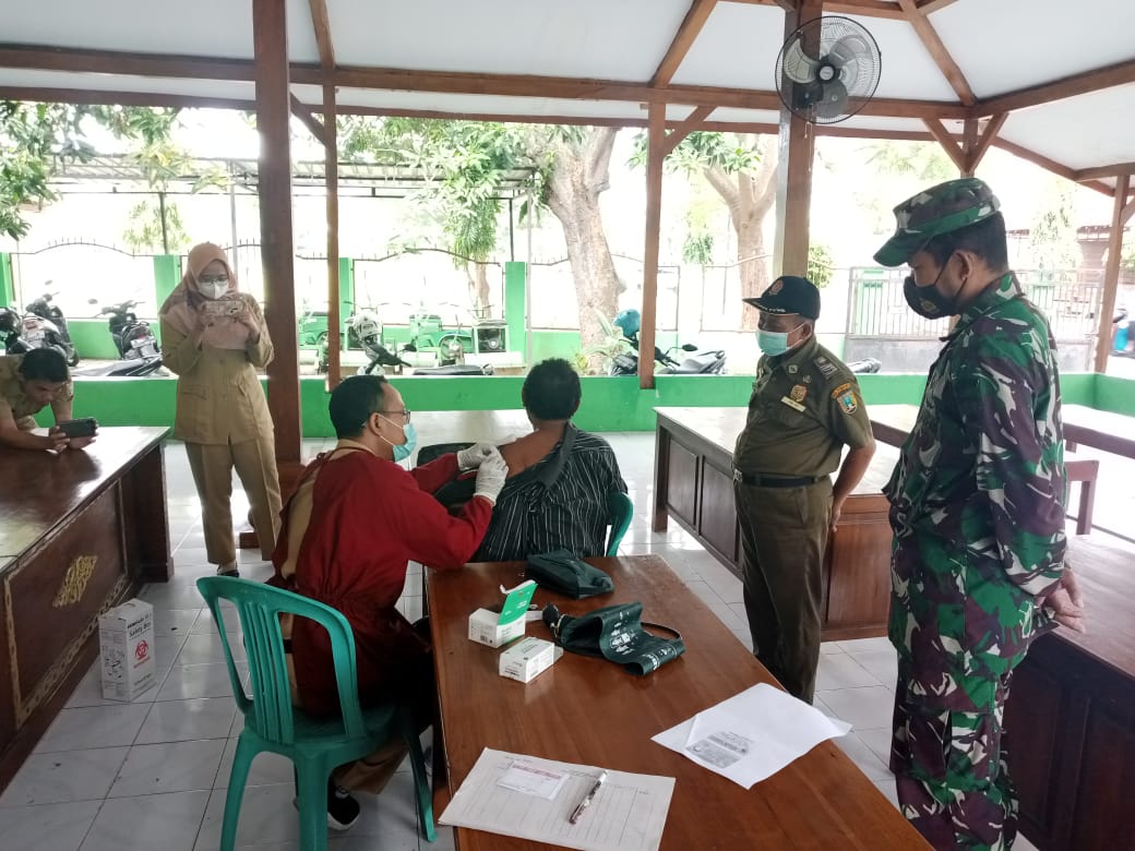 Program Vaksinasi Covid-19 di Balai Desa Pangkalan